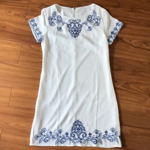 White Embroider Shift Dress size XS